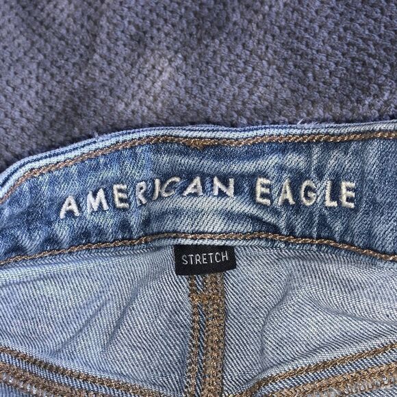 221. American Eagle Outfitters Light Blue mom Jean Shorts size 4 - Picture 3 of 7